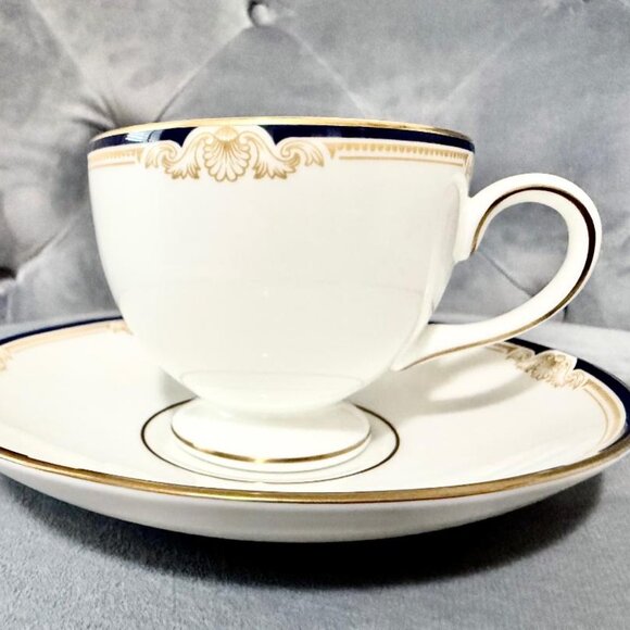 WEDGWOOD CAVENDISH pattern R4680 Cup and Saucer set Made in England Vintage - Picture 7 of 8